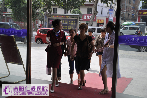 �и���һ��������������ҽԺ�Ӳ츾Ů����